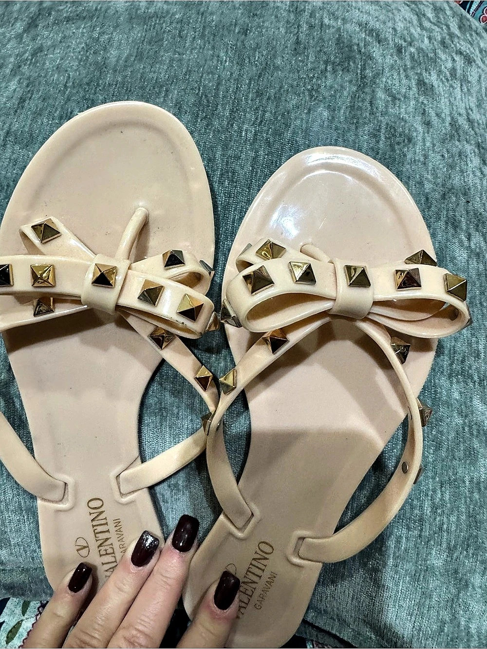 Valentino Rockstud Flat Sandals Cream US 7